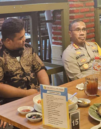 Konsultasi hukum dengan klien